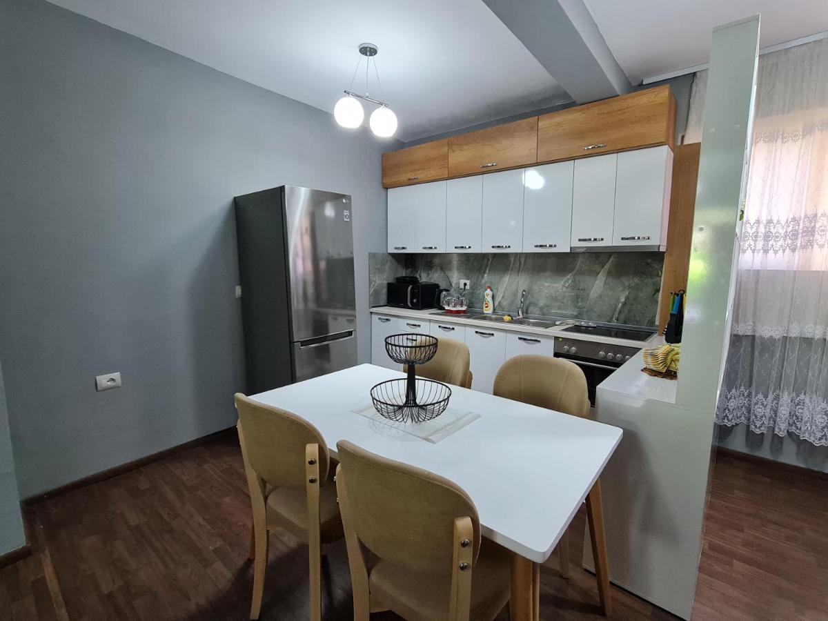 Jon'S Apartment Тирана Екстер'єр фото