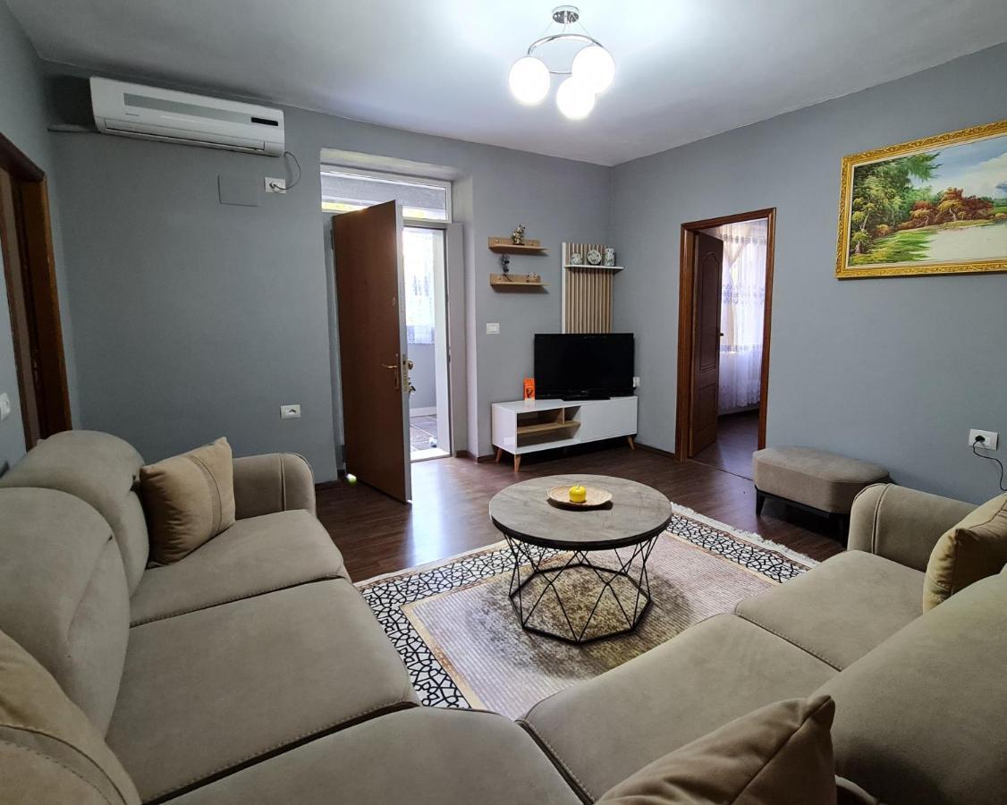 Jon'S Apartment Тирана Екстер'єр фото