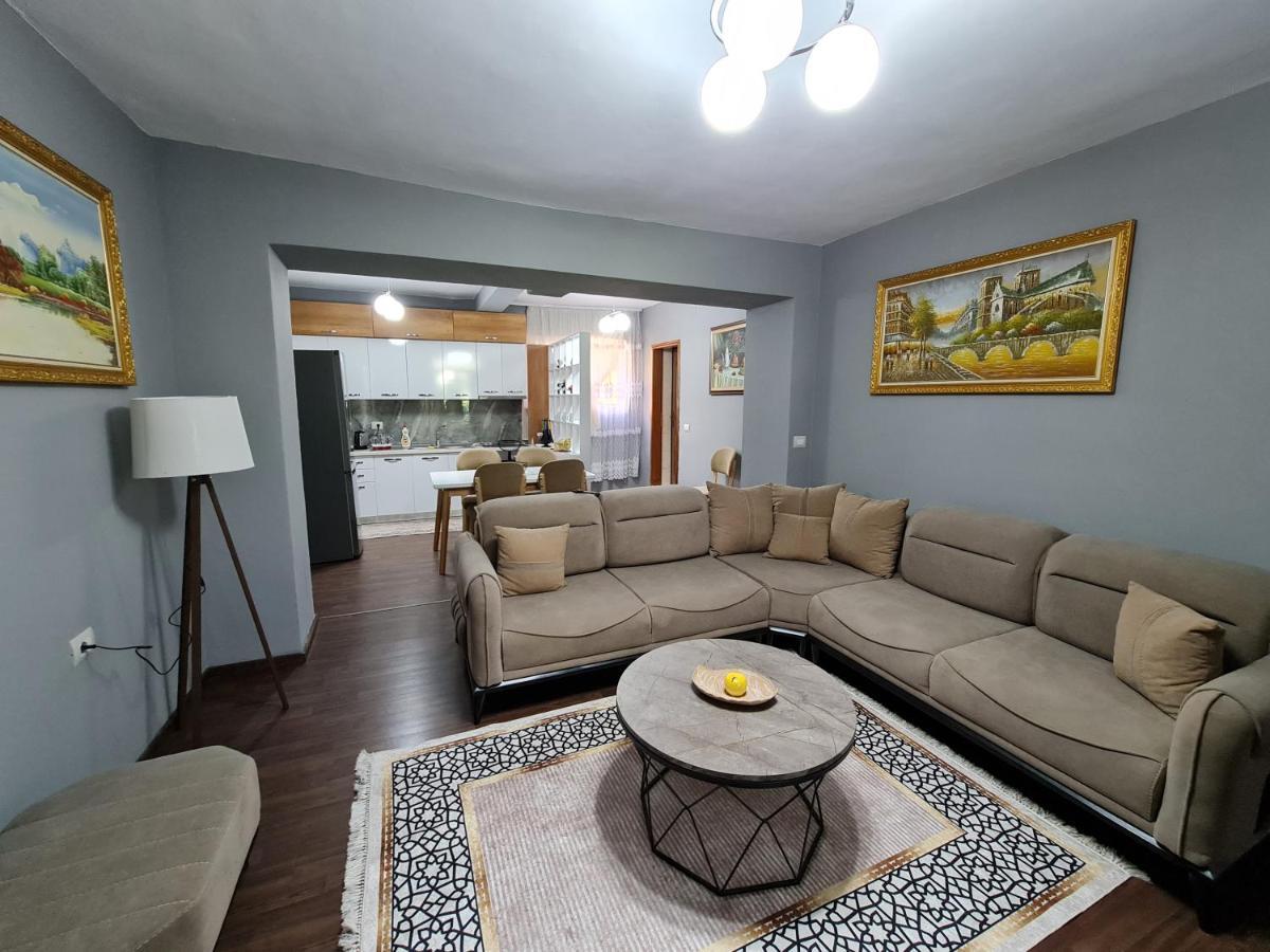 Jon'S Apartment Тирана Екстер'єр фото