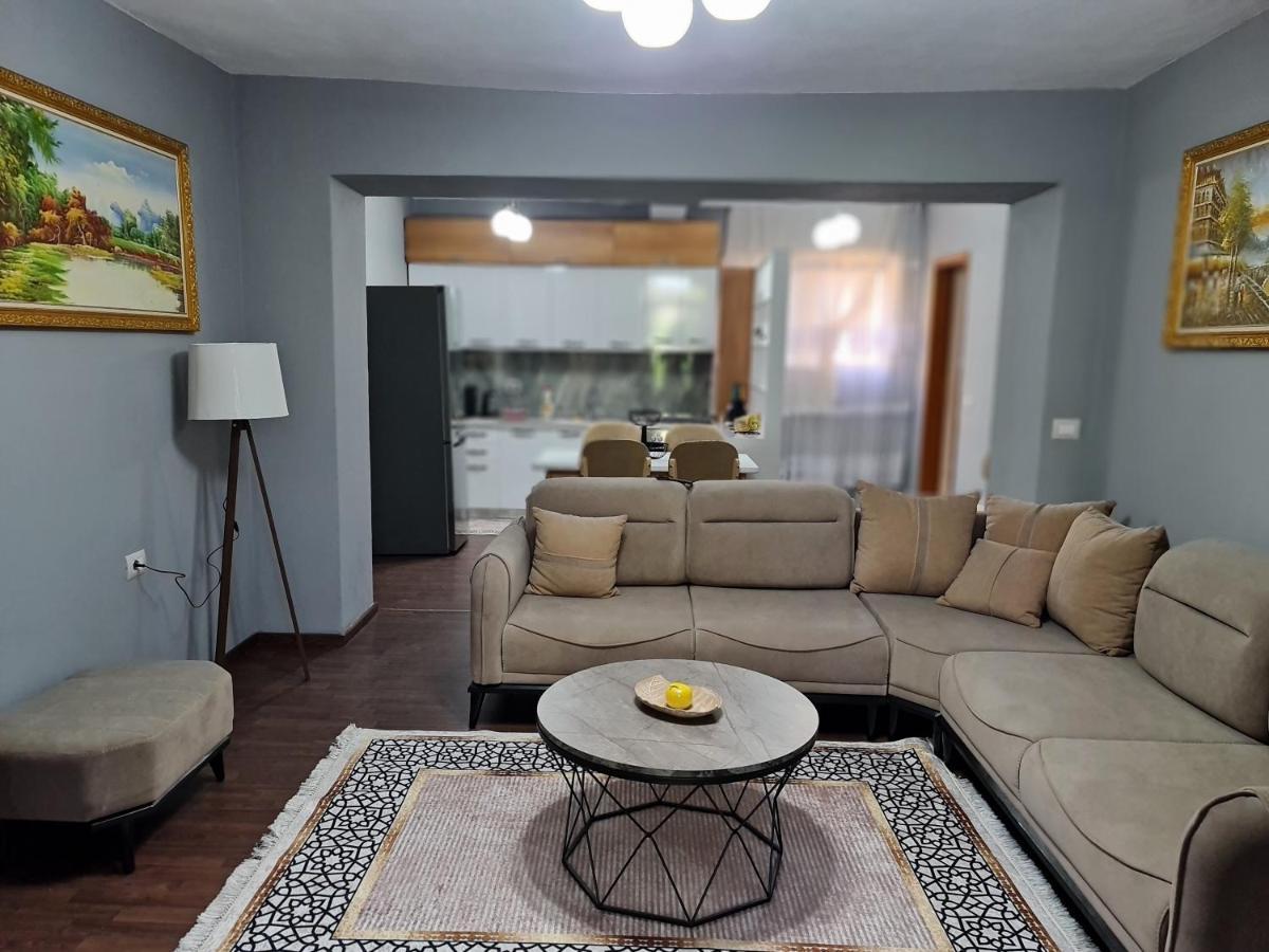 Jon'S Apartment Тирана Екстер'єр фото