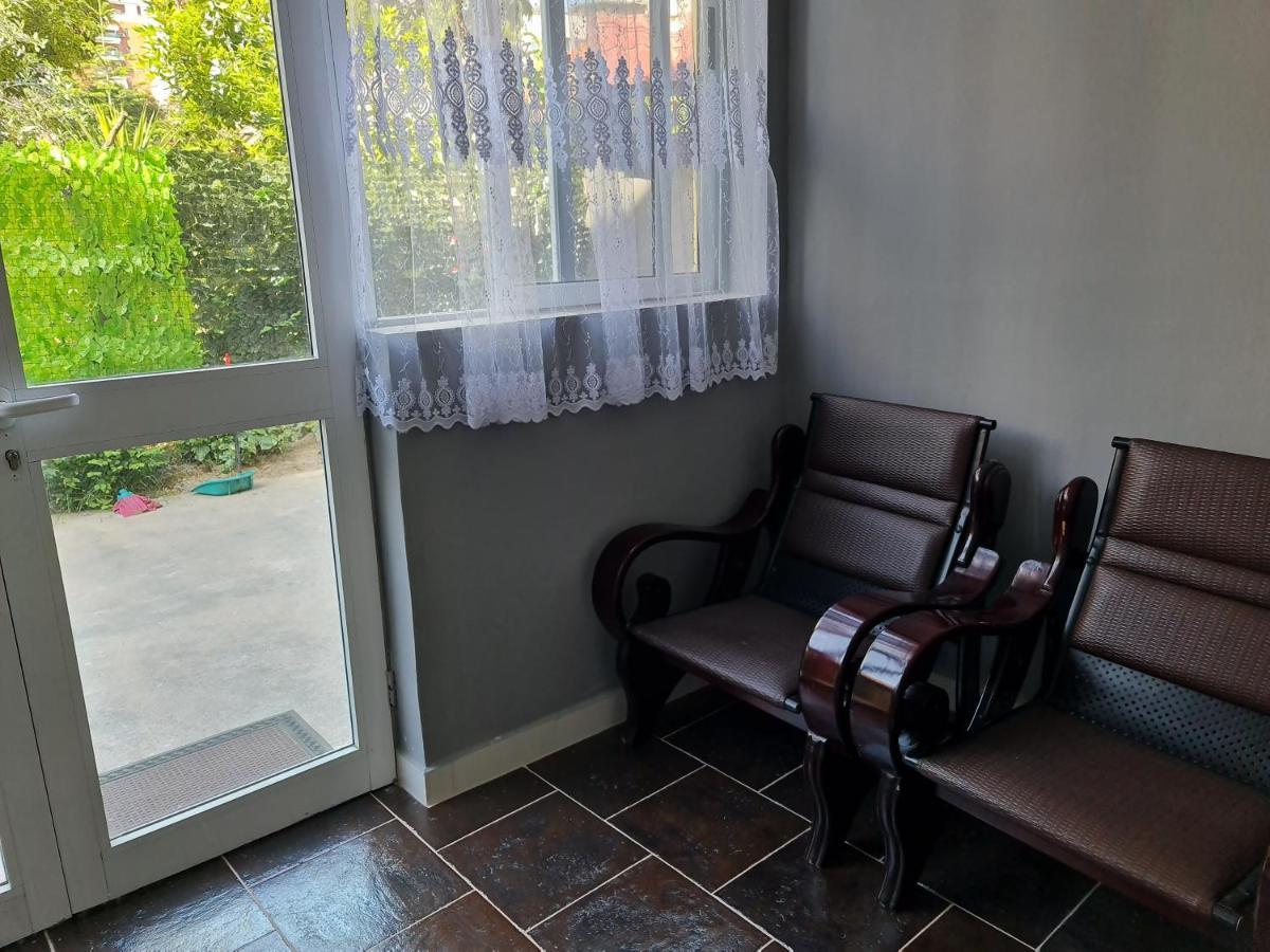 Jon'S Apartment Тирана Екстер'єр фото