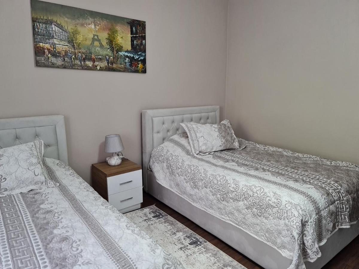 Jon'S Apartment Тирана Екстер'єр фото