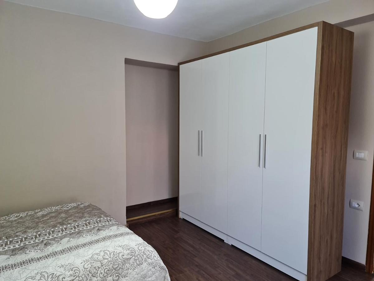 Jon'S Apartment Тирана Екстер'єр фото