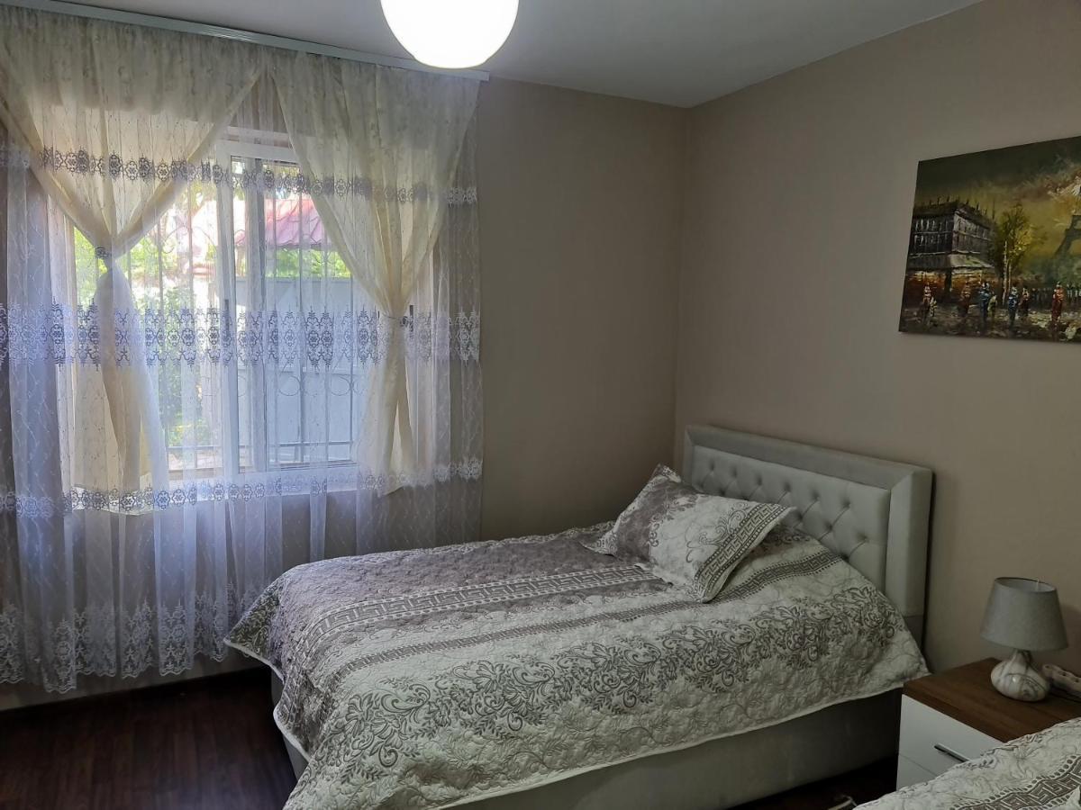 Jon'S Apartment Тирана Екстер'єр фото